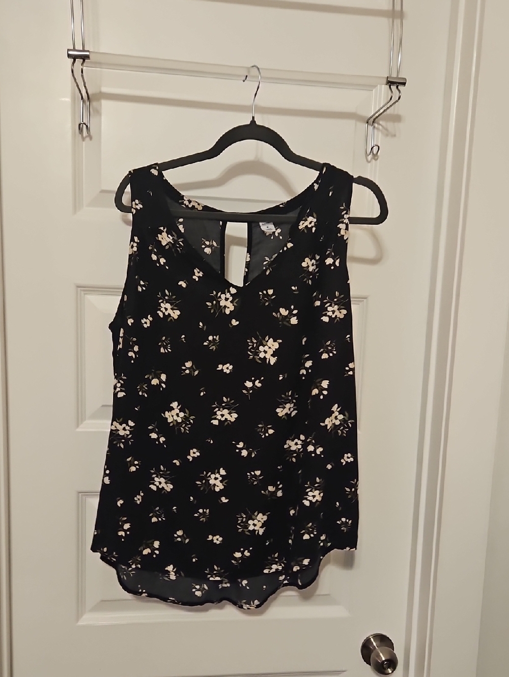 Old Navy Black Floral V-Neck Sleeveless Camisole